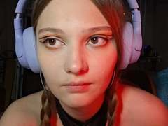 BrittanieManino - female with brown hair webcam at xLoveCam