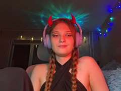 BrittanieManino - female with brown hair webcam at xLoveCam