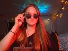 BrittanieManino - female with brown hair webcam at xLoveCam