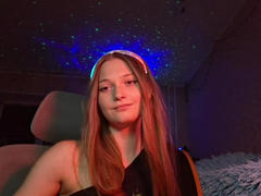 BrittanieManino - female with brown hair webcam at xLoveCam