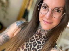BrownieyQueen-hot - female with brown hair webcam at xLoveCam