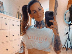 BrownieyQueen-hot - female with brown hair webcam at xLoveCam