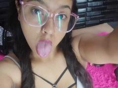 BrunetteLiaSex - female webcam at xLoveCam