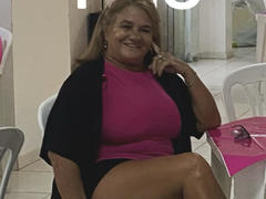 Brunha - female webcam at xLoveCam