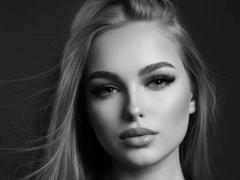 BryannaCrecelius - female with brown hair and  big tits webcam at xLoveCam