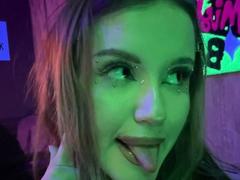 BuenaPontbriand - blond female webcam at xLoveCam