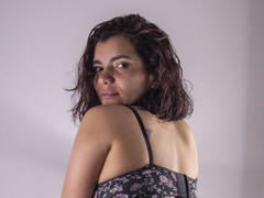 BulmaHot - female with brown hair webcam at xLoveCam