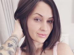 Cali69 - female with brown hair webcam at xLoveCam