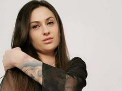 Cali69 - female with brown hair webcam at xLoveCam