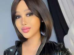 CallieStewart - shemale with black hair webcam at xLoveCam