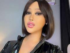 CallieStewart - shemale with black hair webcam at xLoveCam