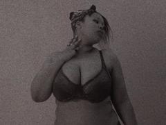 CalpsoLindt - female with black hair and  big tits webcam at xLoveCam