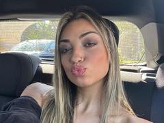 CameliaDeihl - female webcam at xLoveCam