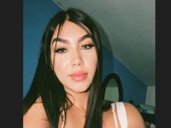 CamelyHott from xLoveCam
