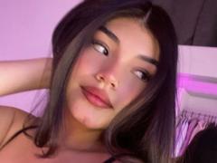Camilaa69X - female with brown hair webcam at xLoveCam