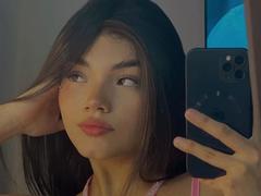 Camilaa69X - female with brown hair webcam at xLoveCam