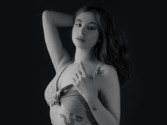 LuDiaz - female with brown hair and  small tits webcam at LiveJasmin