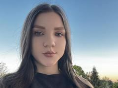 CammieRosalie - female with brown hair and  big tits webcam at xLoveCam