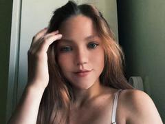CammieRosalie - female with brown hair and  big tits webcam at xLoveCam