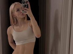 CandelariaKulhanek - blond female webcam at xLoveCam