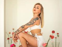 CandyGraces - blond female webcam at xLoveCam