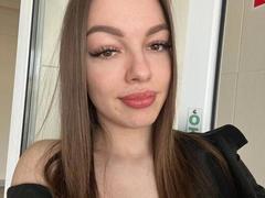 CandyGyrl-hot - female with brown hair webcam at xLoveCam