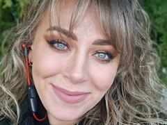 CandyLadyZ - blond female with  big tits webcam at xLoveCam