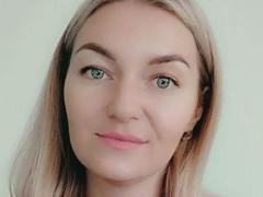 CandyOLime - female with brown hair and  small tits webcam at xLoveCam