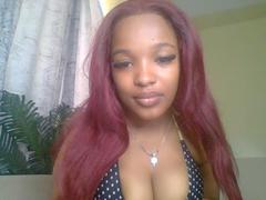 CaramelElla from xLoveCam