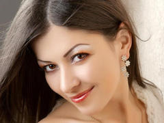 Carena - female with brown hair webcam at xLoveCam