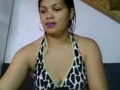 Carenne - female with black hair webcam at xLoveCam