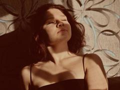 CariWannarka - female with brown hair webcam at xLoveCam