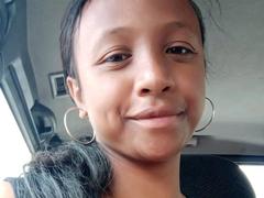 Carinehotlove from xLoveCam