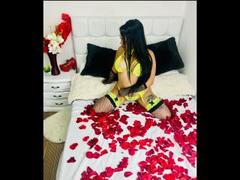 CarlaSexyFontaine - female with black hair and  big tits webcam at xLoveCam