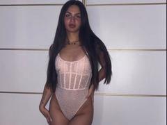 CarlaXQueen - female with brown hair webcam at xLoveCam