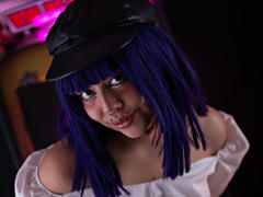 CarlyBlaze - female with black hair webcam at xLoveCam