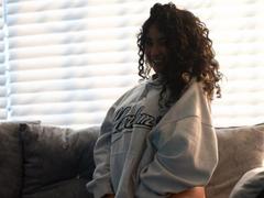 CarmilleZlata - female with black hair webcam at xLoveCam