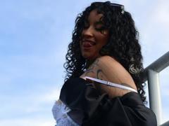 CarmilleZlata - female with black hair webcam at xLoveCam
