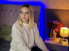 CarolFlexy - blond female webcam at xLoveCam
