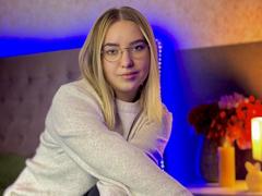 CarolFlexy - blond female webcam at xLoveCam