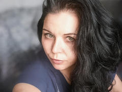 CarolFrankie - female with black hair and  big tits webcam at xLoveCam