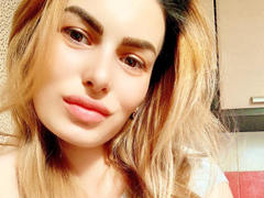 CarolRose - blond female with  small tits webcam at xLoveCam