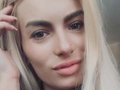CarolRose - blond female with  small tits webcam at xLoveCam