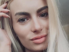 CarolRose - blond female with  small tits webcam at xLoveCam