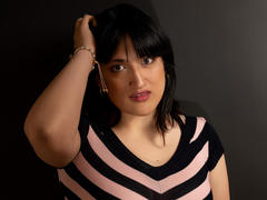 CarolineHarpper - female with black hair and  big tits webcam at xLoveCam