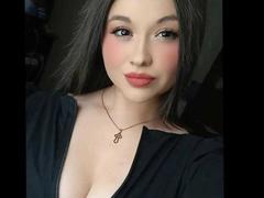 CarolineHera from xLoveCam