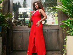 Carolinemoor - female with black hair and  small tits webcam at LiveJasmin