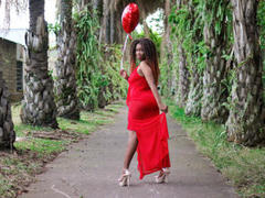 Carolinemoor - female with black hair and  small tits webcam at LiveJasmin