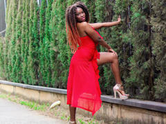 Carolinemoor - female with black hair and  small tits webcam at LiveJasmin