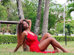 Carolinemoor - female with black hair and  small tits webcam at LiveJasmin